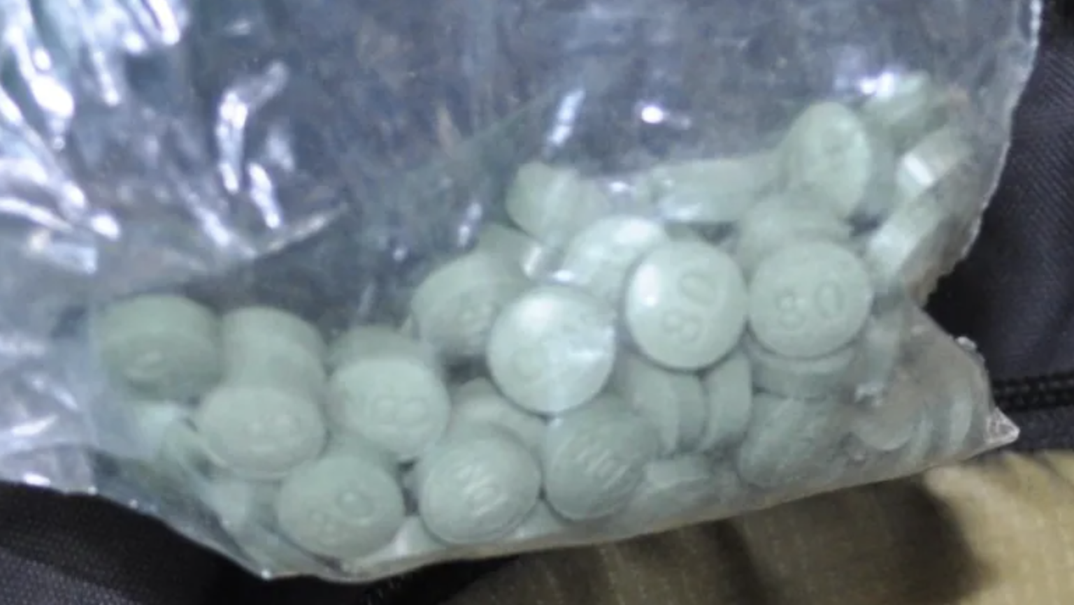 green pills that resemble oxycodone in a clear bag
